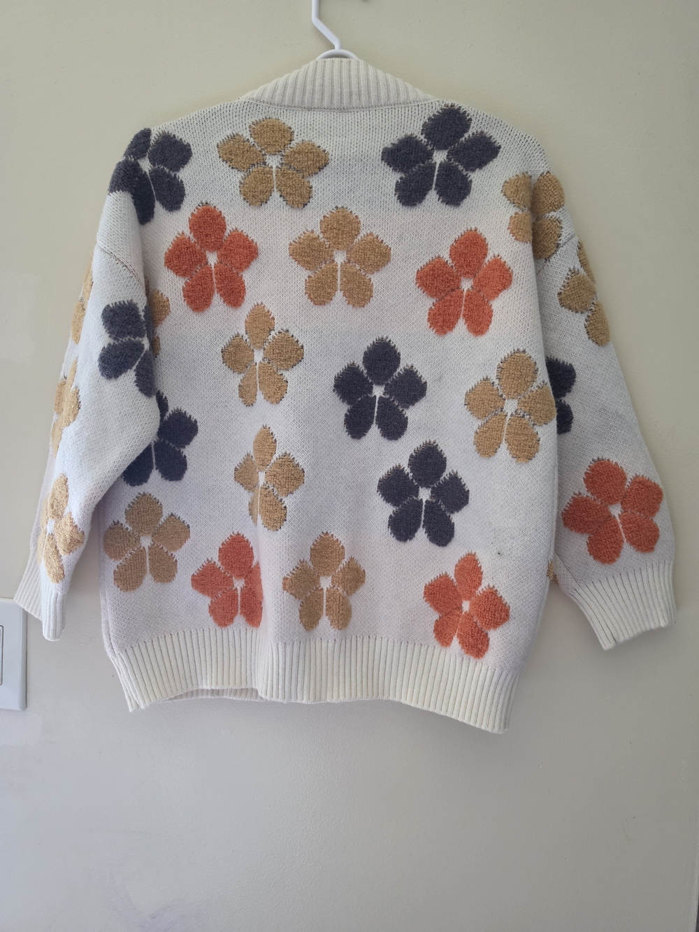 Anna-Kaci Women's Button-Up Knit Cardigan with Floral Print and Front Pockets - Picture 5 of 7